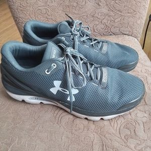 UNDER Armour sneakers